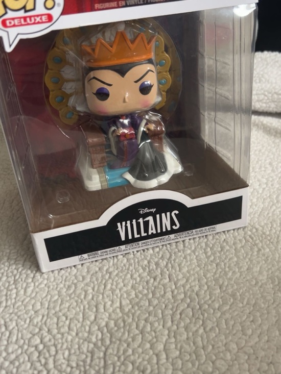 Funko Other - Funko Pop! Deluxe Evil Queen on Throne